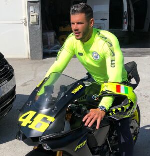 Florent Ré Instagram - La passion est un moteur dont personne ne mesure la puissance !! Ps : merci @hylton.fr
