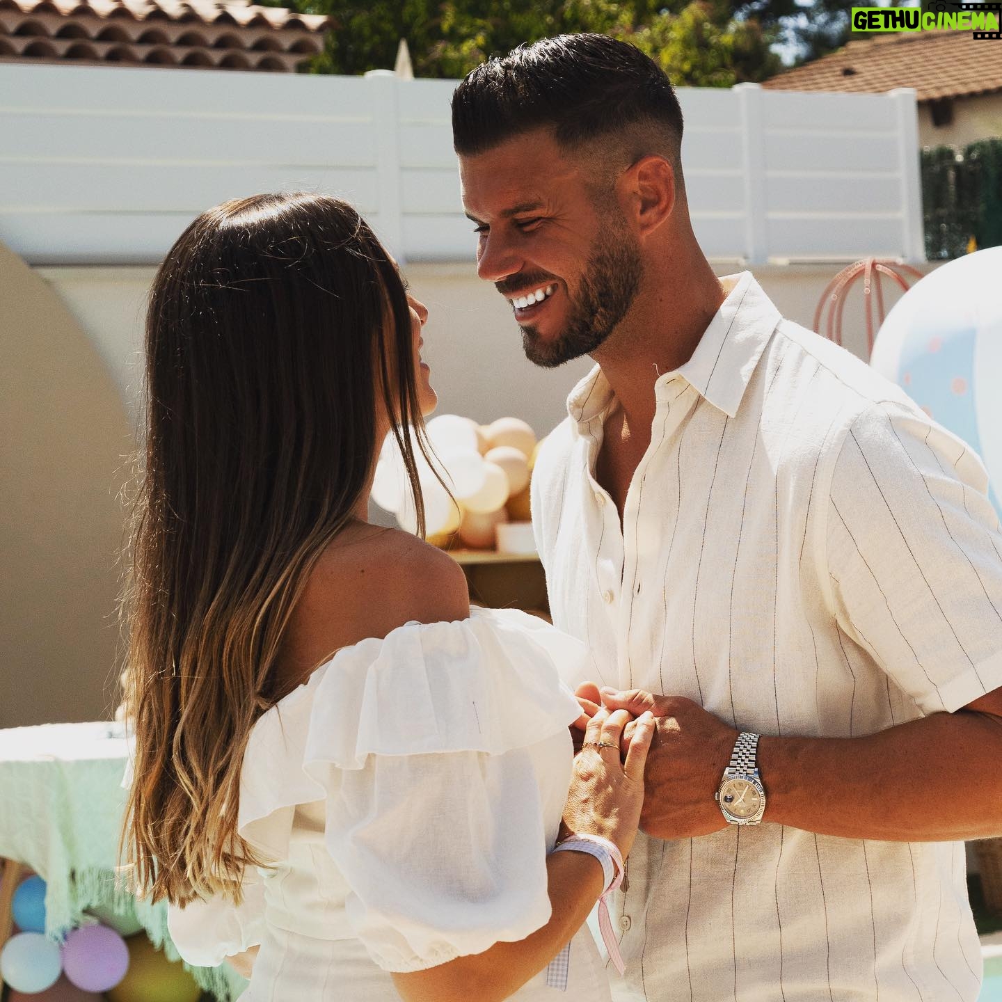 Florent Ré - 8.9K Likes - Je t’aime tellement @yvane_jhn
#love #couplegoals #famille #babygirl