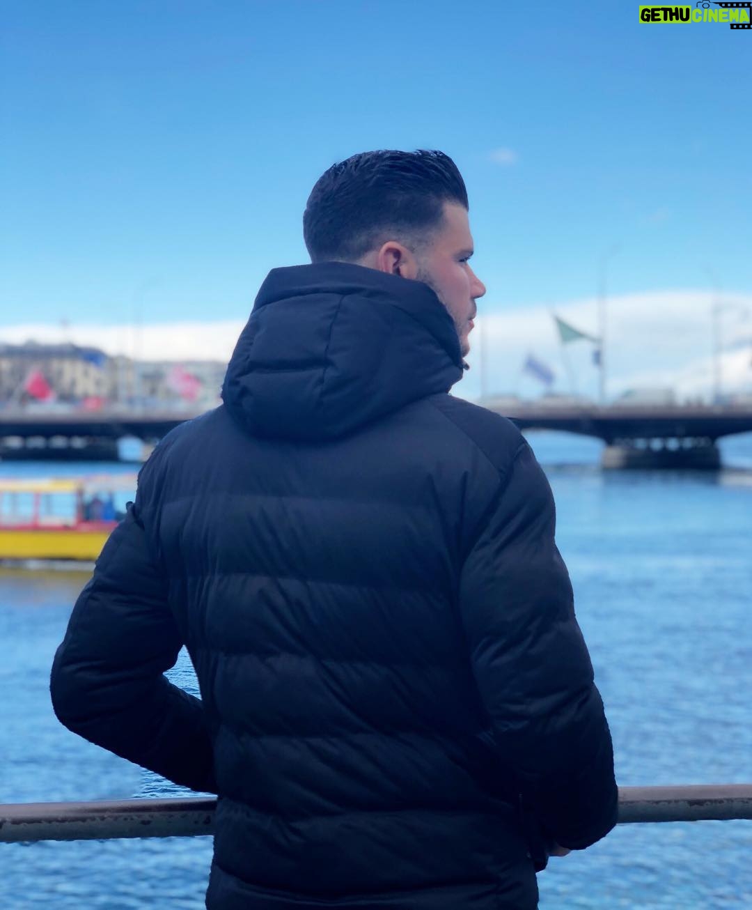 Florent Ré - 3.3K Likes - Toute réalité débute toujours par un rêve, pour ensuite devenir un objectif 💪💪💪