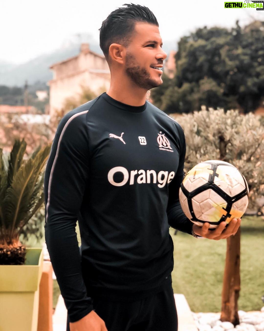 Florent Ré - 9.1K Likes - Le plaisir d’un Marseillais
C’est le Pastis
Sa religion le Football
Son dieu L’OM
N’y toucher PAS
Un grand merci au frérot @gregorysertic
#fucklesrageux
#olympiquedemarseille #gregorysertic
#force #famille
