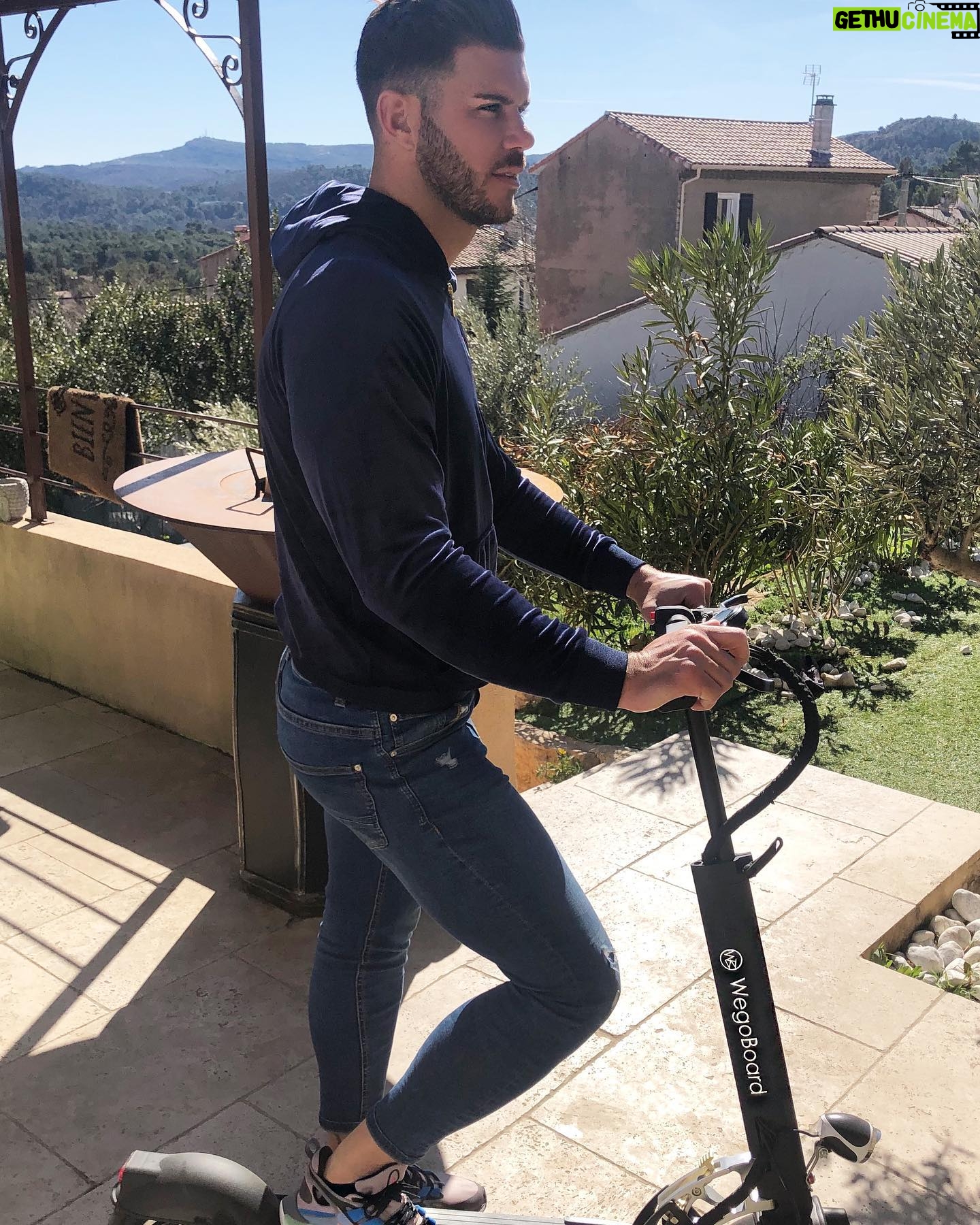Florent Ré - 5K Likes - ✨Grand jeu concours✨
Gagne une superbe trottinette électrique tout terrain d’une valeur de 999€ 🛴
Voici les conditions pour participer au jeu concours : ✅ Follow @wegoboard ✅ Follow me @florent_re ✅ Like cette photo ✅ Tag 3 amis par commentaire ➡️ Bonus : partage ce post en story ... 🍀Le tirage au sort et le nom du gagnant sera annoncé le 10 mars !
En attendant, profitez en ce moment de promos exceptionnelles sur le site wegoboard.com
📦 Livraison offerte en 24h
Ou RDV en boutique au 168 boulevard voltaire Paris 11e
À vous de jouer les Loulous 💪