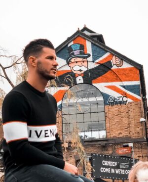 Florent Ré Instagram - Une ville tellement magnifique et plein de surprises êtes-vous déjà allé à Londres les loulous??
#londres #alecmonopoly #alecmonopolyart #magique #love