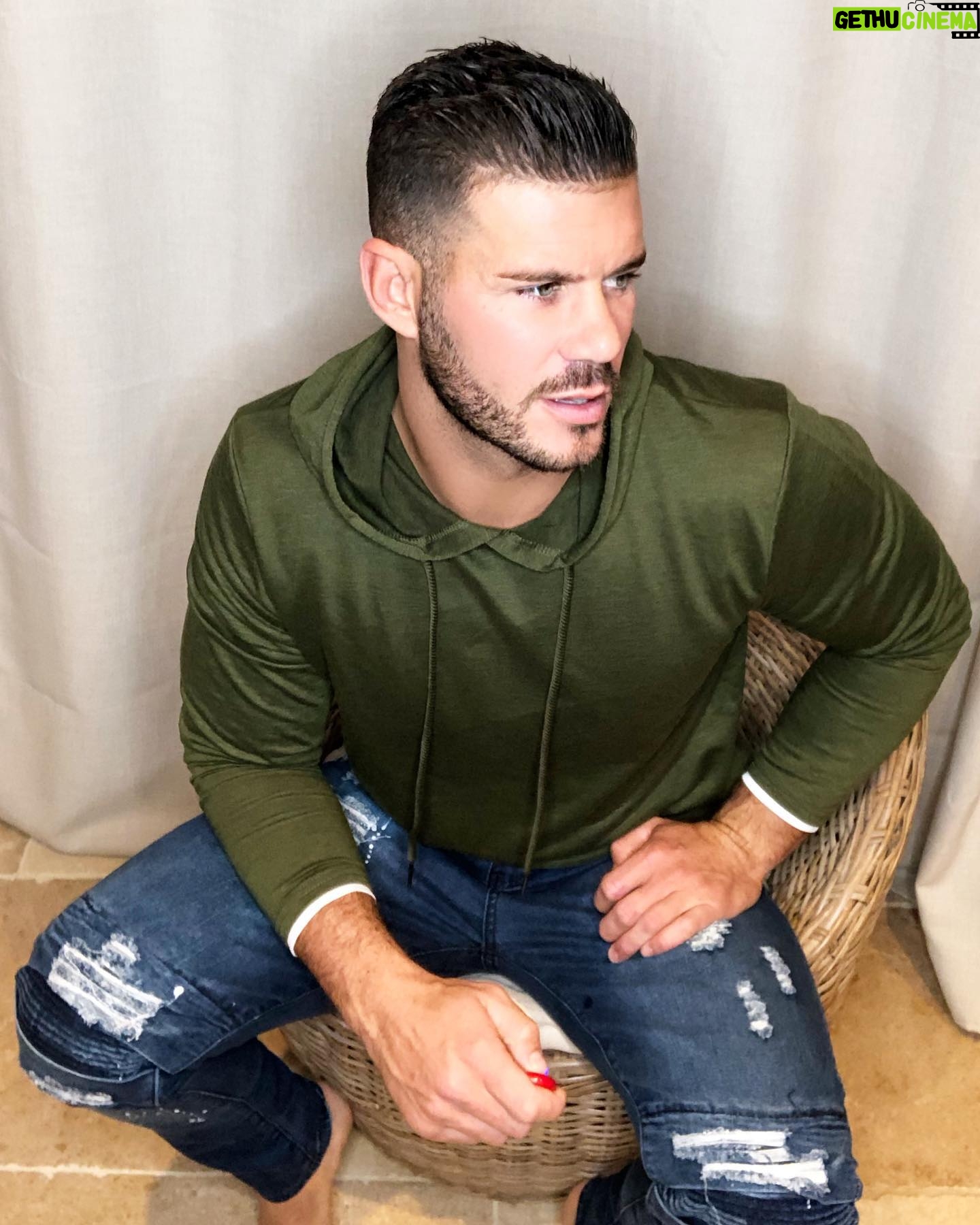 Florent Ré - 3.6K Likes - Les amis attention grosse annonce!! Du 18/11 au 2/12, SHEIN organise sa vente annuelle Black Friday! Obtenez jusqu'à 90% de rabais sur certains articles.
SHEIN ajoute chaque jour 500 nouveaux styles à son site Web! Parfait pour essayer des pièces à la mode ou stocker sur les bases pour chaque saison.
Utilisez mon code 15FLO pour bénéficier d'une réduction supplémentaire de 15% sur l'ensemble du site SHEIN!"
valable depuis le 16 Novembre jusqu'au 2 Décembre 23h59
@sheinofficial @sheinfrance_
ID de produit de ta sélection :
smpants03191016463
smsweatsh03190815155
#ad ou #sponsored et #sheinblackfriday