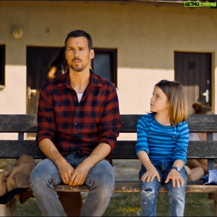 Florian David Fitz - 20.7K Likes - Und hier isser! Der Trailer zum Film zum Kleid zum Kind zu Weihnachten. Zu meiner Freude!
Was denkt ihr?
#oskarskleid
@pantaleonfilms
@warnerbrosde
@khodrkida
@marie_burchard
@juanki.lo
@burghartklaussner
@noraboeckler
@hueseyintabak
@georgettedeeofficial
#sentaberger