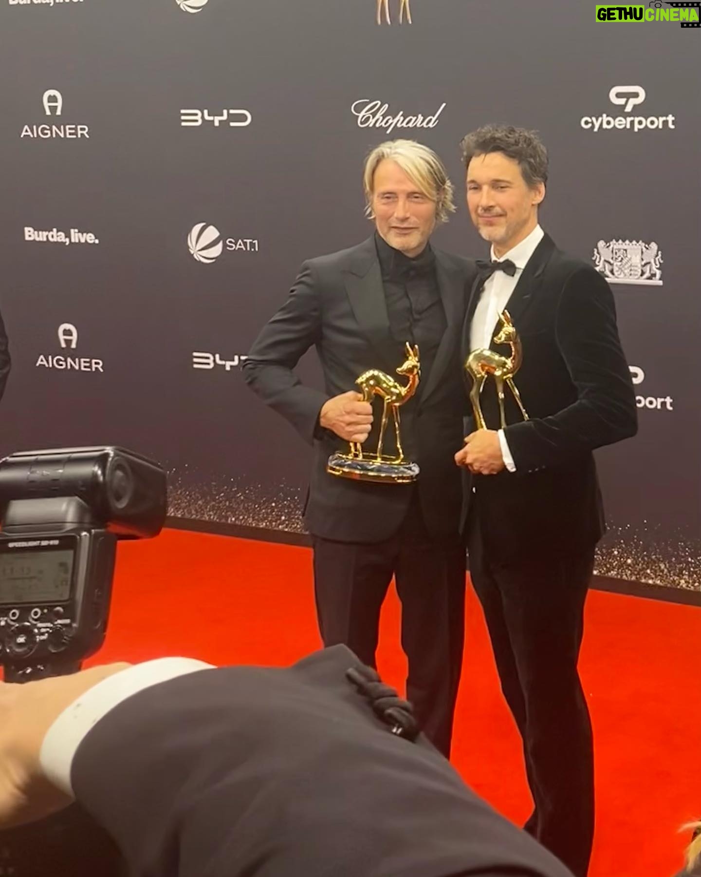 Florian David Fitz - 15.1K Likes - 🤝✨🦌 @theofficialmads @florian.david.fitz #bambi2023 #bambi