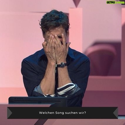 Florian David Fitz - 27.8K Likes - Ich hab versucht, Matthias zu einem Spieleabend zu überreden. DAS ist draus geworden. #jokoziehdichwarman #werstiehltmirdieshow #neuestaffelabsonntag