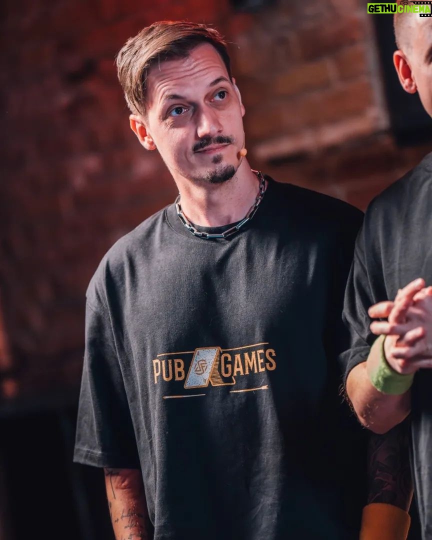 Florian Diedrich - 7.2K Likes - 1 - Mag dieses Shooting Outfit sehr. Bisschen Darkwear, bisschen Anime Villain Vibes...
2 - neue Maske
3 - Wie ich erfahre, dass Bierdeckel-Flippen das nächste Spiel bei den Pub Games ist 😈
4 - Billard
5 - Aktuellster Formcheck
6 - Neues @i.died.rich Shirt
7 - arbeite immer gerne mit Beton als "Leinwand"
8 - extrem schönes Bild... kann man lange drauf rumrenken und ich liebe alles daran
