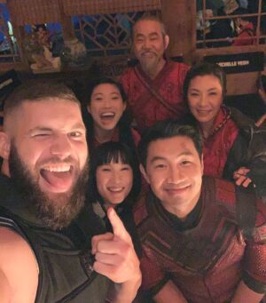 Florian Munteanu Instagram - Having fun during takes on set in Sydney 😜.
Back then I‘m already gesturing what‘s official now…we‘re the No. 1 movie in the world 😁 #shangchi