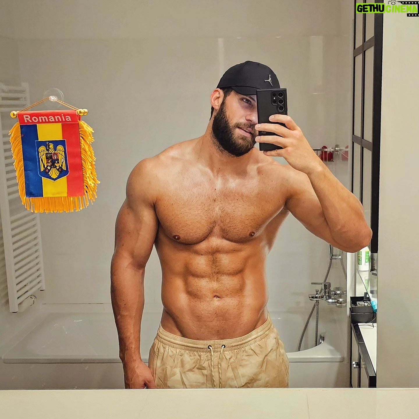 Florian Munteanu - 53.1K Likes - It's all good ✌🏼☀️