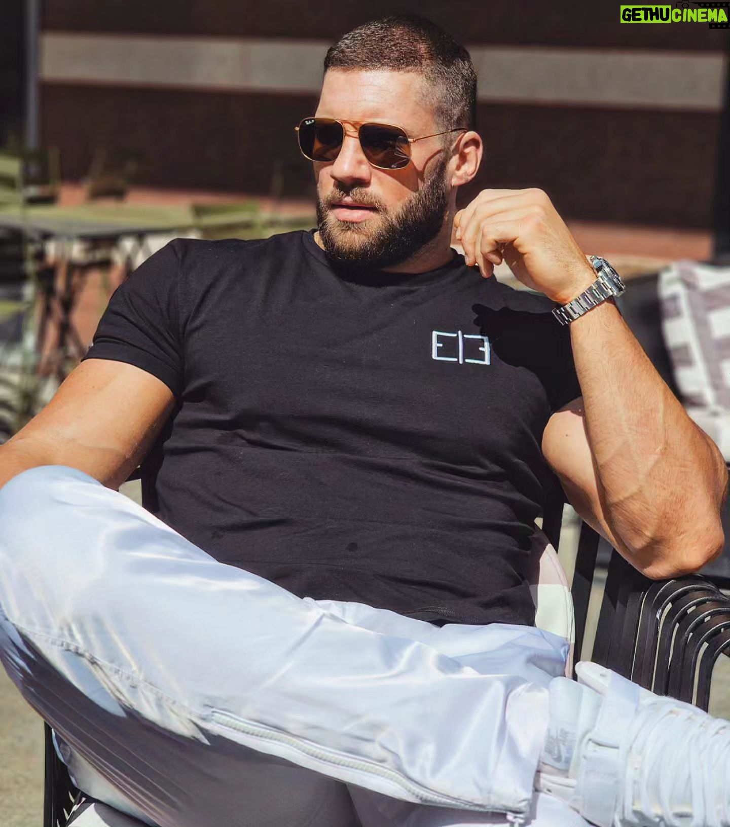 Florian Munteanu - 28.1K Likes - 😎☀️