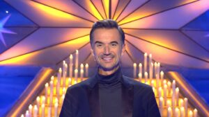 Florian Silbereisen Instagram - Am Samstag, um 20.15 Uhr, im Ersten und im ORF: DAS ADVENTSFEST DER 100.000 LICHTER! 🕯️
Mit @andreabergoffiziell, @rolandkaiseroffiziell, @mireillemathieuofficiel, @guidomariakretschmer, @vickyleandros.official,  @dj_oetzi, @barbara.schoeneberger, @wincentweiss, @maite_kelly, Nana Mouskouri, Andy Borg und vielen weiteren Stars! 🎄