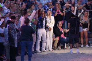 Florian Silbereisen Instagram - Ich habe mich so gefreut, dass Ramona und @juergen.drews uns bei der SCHLAGERSTRANDPARTY besuchen!

Wenn Ihr sehen wollt, wie die beiden ihre Tochter Joelina bei Ihrer Performance im Publikum unterstützten und anfeuern, dann schaltet heute Abend um 20.15 Uhr Das Erste oder ORF ein! 😉

#schlagerstrandparty2023 #schlagerstrandparty