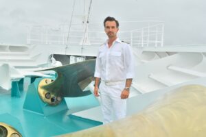 Florian Silbereisen Instagram - Morgen ist Ostersonntag und das bedeutet: „Das Traumschiff“ sticht wieder in See! 🛳
Zu Ostern gibt’s also dieses Jahr Kokosnüsse unterm Sonnenschirm, denn es geht nach Phuket in Thailand! 😉

Die Reise startet morgen um 20.15 Uhr im ZDF!