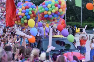 Florian Silbereisen Instagram - Morgen ist es endlich soweit! Unsere nächste große Eurovisionsshow DIE GROSSE SCHLAGERSTRANDPARTY 2023 steht an! 🥳

Habt Ihr Lust auf eine unvergessliche Party-Strandnacht unterm Sternenhimmel? 

Um 20.15 Uhr geht’s los – natürlich im Ersten und im ORF! 😉