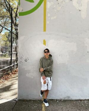Flowsik Instagram - ✋🎾🧊☕️☀️