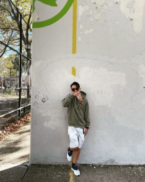 Flowsik Instagram - ✋🎾🧊☕️☀️