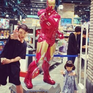 Flowsik Instagram - mall day with the niece love you 유나 ❤️