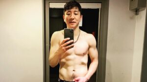Flowsik Instagram - 약속 매일 나올게 브로 I promise I’m training everyday now 😂😂@vvins_mma @4tpfitness