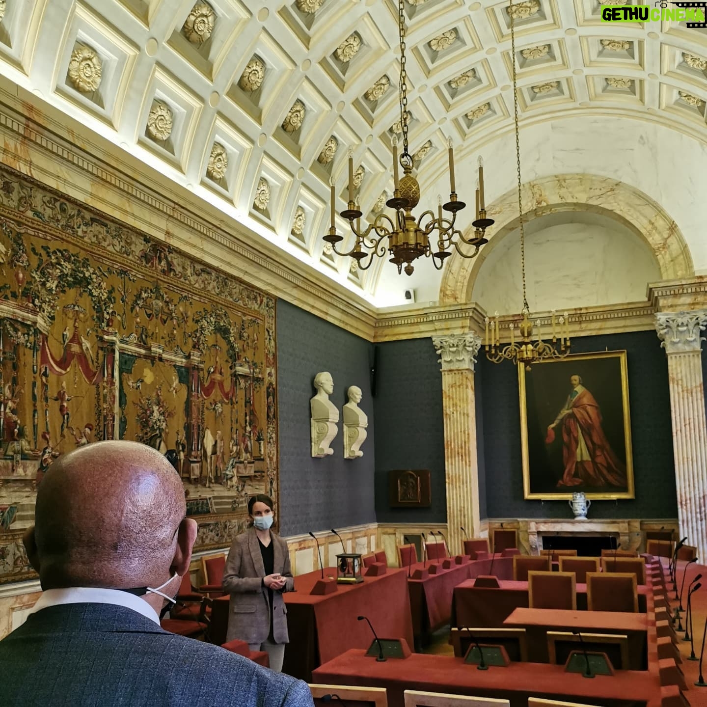 Forest Whitaker - 2.1K Likes - Sharing a great experience: yesterday I had the privilege of a rare visit of the French Institute in Paris - a magnificent building where some of the most brilliant minds of France gather since the 17th century!