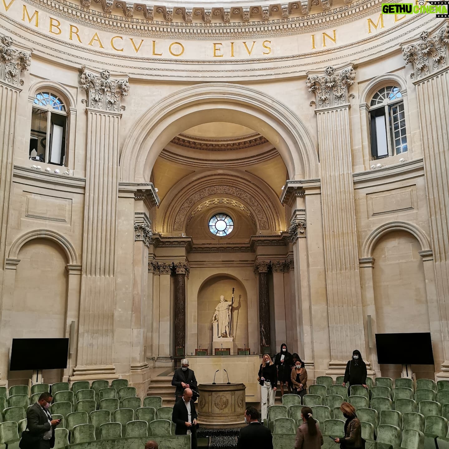 Forest Whitaker - 2.1K Likes - Sharing a great experience: yesterday I had the privilege of a rare visit of the French Institute in Paris - a magnificent building where some of the most brilliant minds of France gather since the 17th century!