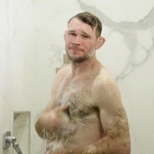 Forrest Griffin Instagram - My toughest opponent I’ve faced in the octagon? Stomaching other fighters BO 🤮 Get @drsquatch today to stomp out your stank and new subscribers can get 1 month free of UFC fight pass! 💪 Link in bio  #ad #ufc #drsquatch