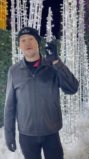 Forrest Griffin Instagram - Fun Fact Friday From Forrest! What’s the deal with Christmas lights??? #christmastree #christmaslights #christmas #holiday #holidayseason #holidays #light #lights #sparkle #enchant #enchantlasvegas @enchantlasvegas #cheer #facts #fact #funfacts #funfactfriday #candles
