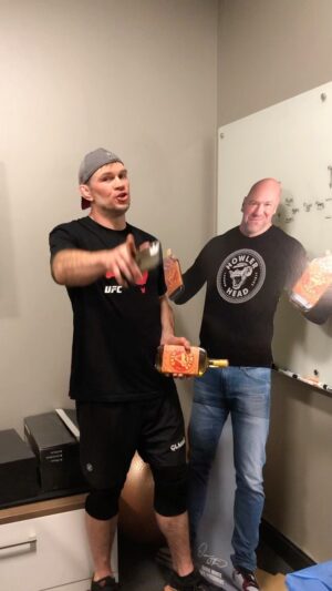 Forrest Griffin Instagram - Fun Fact Friday From Forrest! Howler Monkeys….You’re gonna want to hear this. @danawhite @howlerheadwhiskey #howlermonkey #monkey #howlerhead #howlerheadwhiskey #whiskey #testicles #fact #facts #funfacts #funfact #facts💯 #factsoflife #factsonly #lookitup #itstrue #monkeys