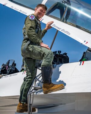 Forrest Griffin Instagram - I want to thank the @afthunderbirds @thunderbird.8 @ufc for letting me fly a 25 million dollar aircraft...ya you read that correctly, I don’t believe it either
