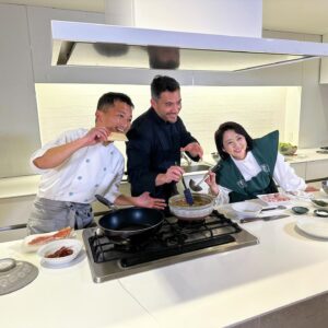 Francesco Bellissimo Instagram - Amazing shooting of Fuji TV's “Chan House”! It was really exciting! Thank you all for the many messages received!❤️
フジテレビの「チャンハウス」の楽しい収録に参加させていただきました！とても盛り上がりました！ありがとうございました！😘
Grandissimo Shooting del programma "Chan House" di Fuji TV! Grazie a tutti per i tantissimi messaggi ricevuti!🥰🎥

#ベリッシモ #料理研究家 #イタリア料理研究家 #イタリア料理研究家ベリッシモフランチェスコ #料理研究家ベリッシモ #イケオジ #フジテレビ #チャンハウス #鍋 #鍋レシピ #鍋料理 #バラエティ #fujitv #chanhouse #francescobellissimochef #shooting #cooking #cookingram #chef #cheflife #chefmode #chefstyle #芸能人 #イタリア料理 #italianfood #お台場 #odaiba #イケオジ料理研究家ベリッシモフランチェスコ #イタリアの種馬ベリッシモ