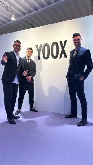 Francesco Bellissimo Instagram - Fantastic event in Harajuku by YOOX! Start your fashion - Treasure hunt!💎🇮🇹✨✨
原宿で行われているYOOXのイベントに遊びに行きました！大変盛り上がっています！😘
Grandissimo evento di YOOX in Harajuku!😂

#ベリッシモ #料理研究家 #イタリア料理研究家 #yoox #yooxjapan #料理研究家ベリッシモ #イタリア料理研究家ベリッシモフランチェスコ #ファッション #お洒落 #ライフスタイル #fashion #ベリッシモ・フランチェスコ #luxurylife #芸能人 #vip #celebrity #セレブ #fashionstyle #francescobellissimo #party #harajuku #harajukufashion #dapperoutfits #sprezzatura #イケオジ #イケメン #港区男子 #enjoylife #tokyofashion