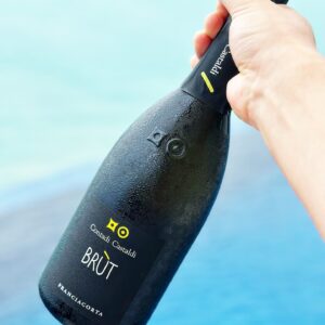 Francesco Bellissimo Instagram - Franciacorta time in infinity pool at Conrad Koh Samui!🥂✨
海を眺めながらプール内でイタリア産の美味しいスパークリングワインを飲むと、最高のインスピレーションが浮かびます！これからも仕事を頑張るぞ。乾杯!👍
Un buon Franciacortino di rito nella piscina infinita!❤️

#ベリッシモ #料理研究家 #イタリア料理研究家ベリッシモフランチェスコ #イタリア料理研究家 #料理研究家ベリッシモ #イケオジ料理研究家ベリッシモフランチェスコ #イケオジ #イケメン #筋肉 #プール #pool #poolside #conradkohsamui #kohsamui #サムイ島 #コンラッドコサムイ #luxurylifestyle #luxury #infinitypool #vitamondana #actorlife #俳優 #イタリア人 #イタリア人俳優 #芸能人 #lifestyle #ライフスタイル #italianstyle #italian