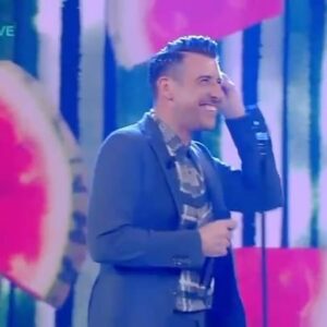 Francesco Gabbani Instagram - “Anima mia portami via
sopra un ricordo di sana follia 
malinconia mia terapia
tuffati amore nel nostro mare”

@francescogabbani a #CTCF live con il suo nuovo brano “FRUTTA MALINCONIA” 🍇