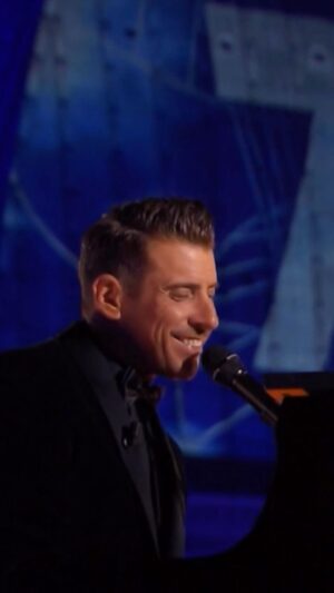 Francesco Gabbani Instagram - Vorrei che fosse amore… ma proprio amore amore 💙
Dal tetto della RAI a Torino, la culla della nostra Televisione, è stato bellissimo omaggiare la città con una canzone speciale, in un modo speciale.
Tanti auguri alla TV! 📺

@rai1official @raiplay_official #LaTVfa70 #RAI #Vorreichefosseamore