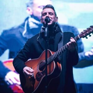 Francesco Gabbani Instagram - L’inizio del nuovo anno è sempre un momento particolare, come una linea sottile «tra qualcosa che ci manca e qualcos’altro che aspettiamo».
Ma l’importante è condividerlo con le persone che amiamo!
Padova, è stato bellissimo festeggiare con voi ❤️
Auguri a tutti 🍾🥂✨

#HappyNewYear #BuonAnno #2024