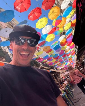 Francesco Gabbani Instagram - Pioggia… di colori 🌈☂️

Amici calabresi, ci vediamo stasera a Luzzi! Non mancate!

#CiVuoleUnFioreTour #CiVuoleUnFiore @artistfirst @ma9promotion @bmgitaly