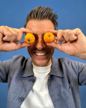 Francesco Gabbani Instagram - «Stasera frutta fresca di stagione» 🍊🍌🍓🍐🍒🍉🥝