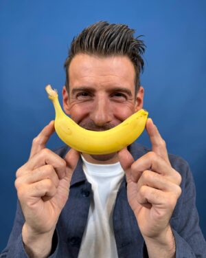 Francesco Gabbani Instagram - «Stasera frutta fresca di stagione» 🍊🍌🍓🍐🍒🍉🥝