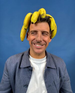 Francesco Gabbani Instagram - «Stasera frutta fresca di stagione» 🍊🍌🍓🍐🍒🍉🥝