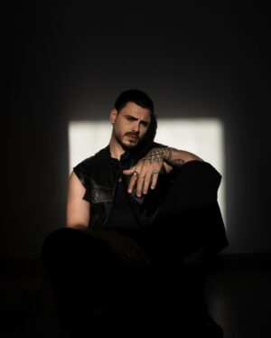 Francesco Maria Monte Instagram - Quiero estar solo con mi música y mis pensamientos 🥷🏻🩸

@anthiaphotographer
@_angelicasmaldone.mua