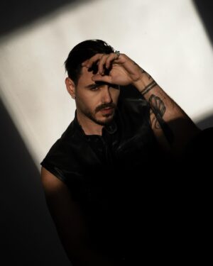 Francesco Maria Monte Instagram - Quiero estar solo con mi música y mis pensamientos 🥷🏻🩸

@anthiaphotographer
@_angelicasmaldone.mua