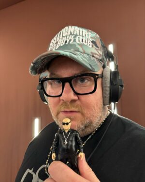 Francesco Vigorelli Instagram - Mi avevan detto che sarebbe passata con l’età, invece brucia ancora 👊🏻 Club Dogo Official Action Figure disponibili in edizione limitata solo a San Siro e su clubdogoshop.com. Non fartele scappare.