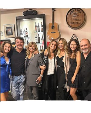 Francisca Salgado Instagram - Não são memórias…são Realidades que queremos e devemos lembrar todos os dias 💚 
Juntos 🫶
Jantar de solidariedade @apoiarte_casadoartista no @restaurante_alqueire 
💚👏✨

#apoiarte_casadoartista #solidariedade #jantar #restaurantealqueire #actores #vida #juntos #cultura #arte #amor
