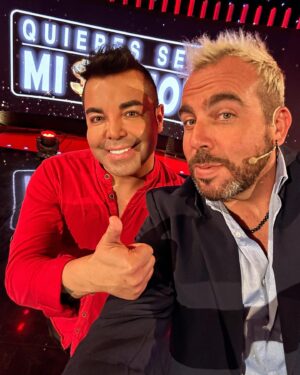 Francisco Kaminski Instagram - Gracias @laredtv por la confianza y darnos el vamos para él estreno de @quieressermisocio este domingo a las 22 hrs. Gracias por a todos por su apoyo y cariño!! Vamos con todo @ivan.martinez.25