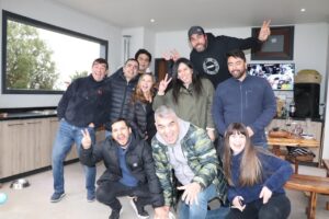 Francisco Kaminski Instagram - Linda junta con mis amigos y compañeros de radio corazón! Más de una Año que no nos veíamos! @pstange_ @achavezonline @sita_evelyn @djtotichile @nicomaravilla @juliostark @brisapaz_ @ultramanchile @radiocorazonfm