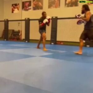 Francisco Trinaldo Instagram - Um pouco dos melhores momentos dos treinos e da última luta 👊🇧🇷

Some of the best moments from training and the last fight 👊🇧🇷