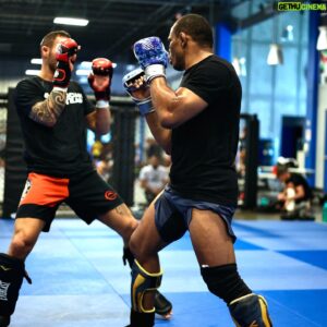 Francisco Trinaldo Instagram - Treinos Duros! wrestling, Porrada, Jiujitsu, Boxe e mais Porrada!! Esse é nossa Vida do MMA Entendeu!! 10 de Novembro 
Hard Training!!! wrestling, Fight, Jiujitsu, Fight, Boxing! That’s MMA Welcome Bare Knuckle 👊🏻
Let’s go @gamebredfc @gamebredfighter November 10th