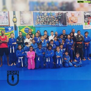 Francisco Trinaldo Instagram - ACADEMIA MASSARANDUBA - PROJETO SOCIAL

A convite do Mestre Massaranduba lenda brasileira do UFC, parceiro e admirador do GOPE Tocantins, equipe participou de treino em projeto social direcionado a crianças carentes em comunidade de São Sebastião- DF.

#ufc #ufcbrasil #tuf #massaranduba #mma #gope #policiapenal #operacoesespeciais #tropadeelite