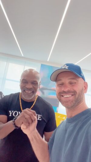 Franck Gastambide Instagram - The Champ is here ! #Medellin 🥇❤️
