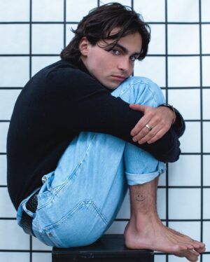 Franco Rizzaro Instagram - tbt (????
ph @gasparsancheez @anitathomasph para @bullmediagroup ❤️‍🩹🧸🪸🦀🔮🫂🪞🕯️🧧