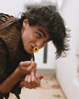 Franco Rizzaro Instagram - tbt (????
ph @gasparsancheez @anitathomasph para @bullmediagroup ❤️‍🩹🧸🪸🦀🔮🫂🪞🕯️🧧